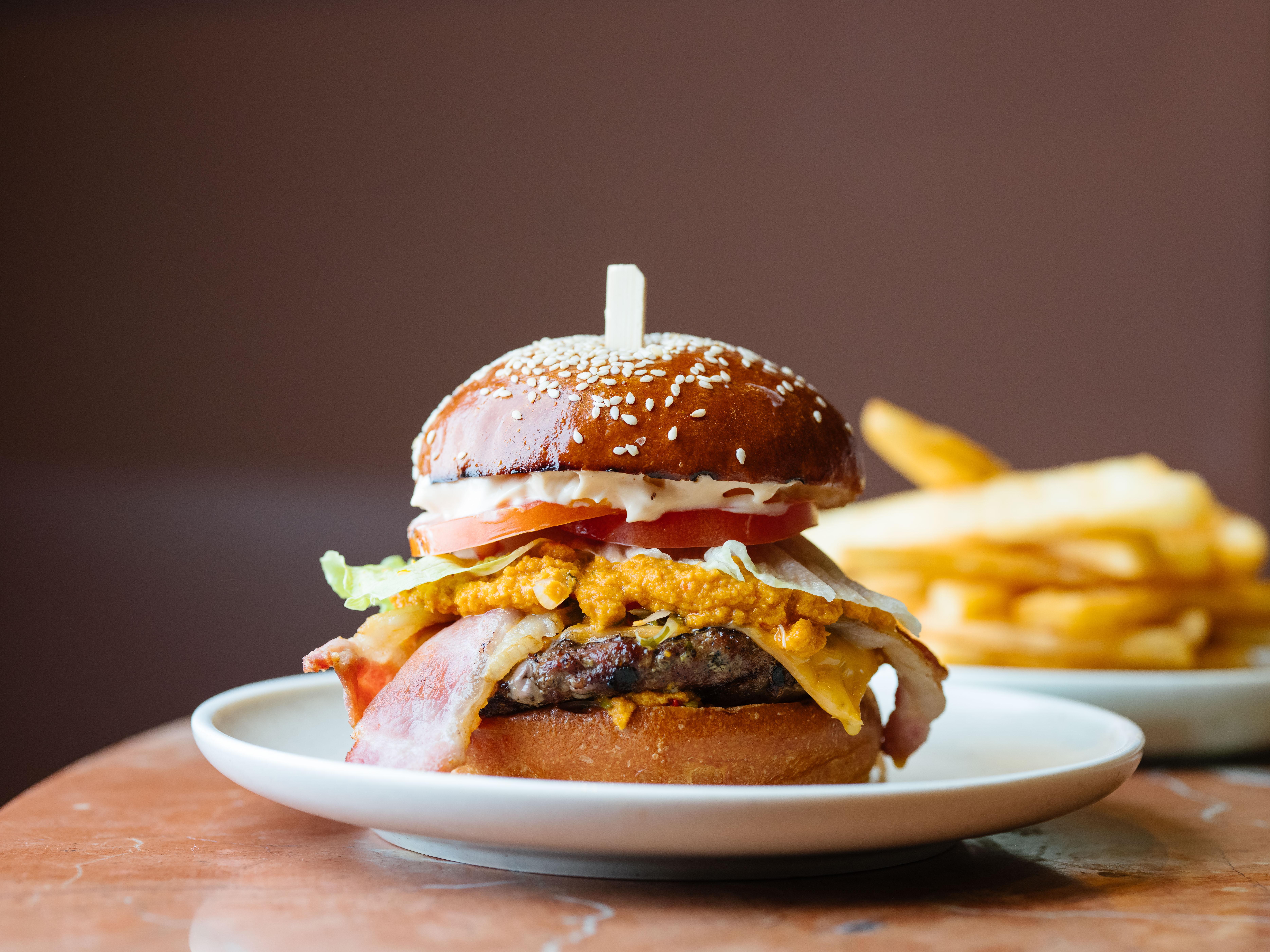 Hotel Pan Pacific Perth Extérieur photo A burger with fries
