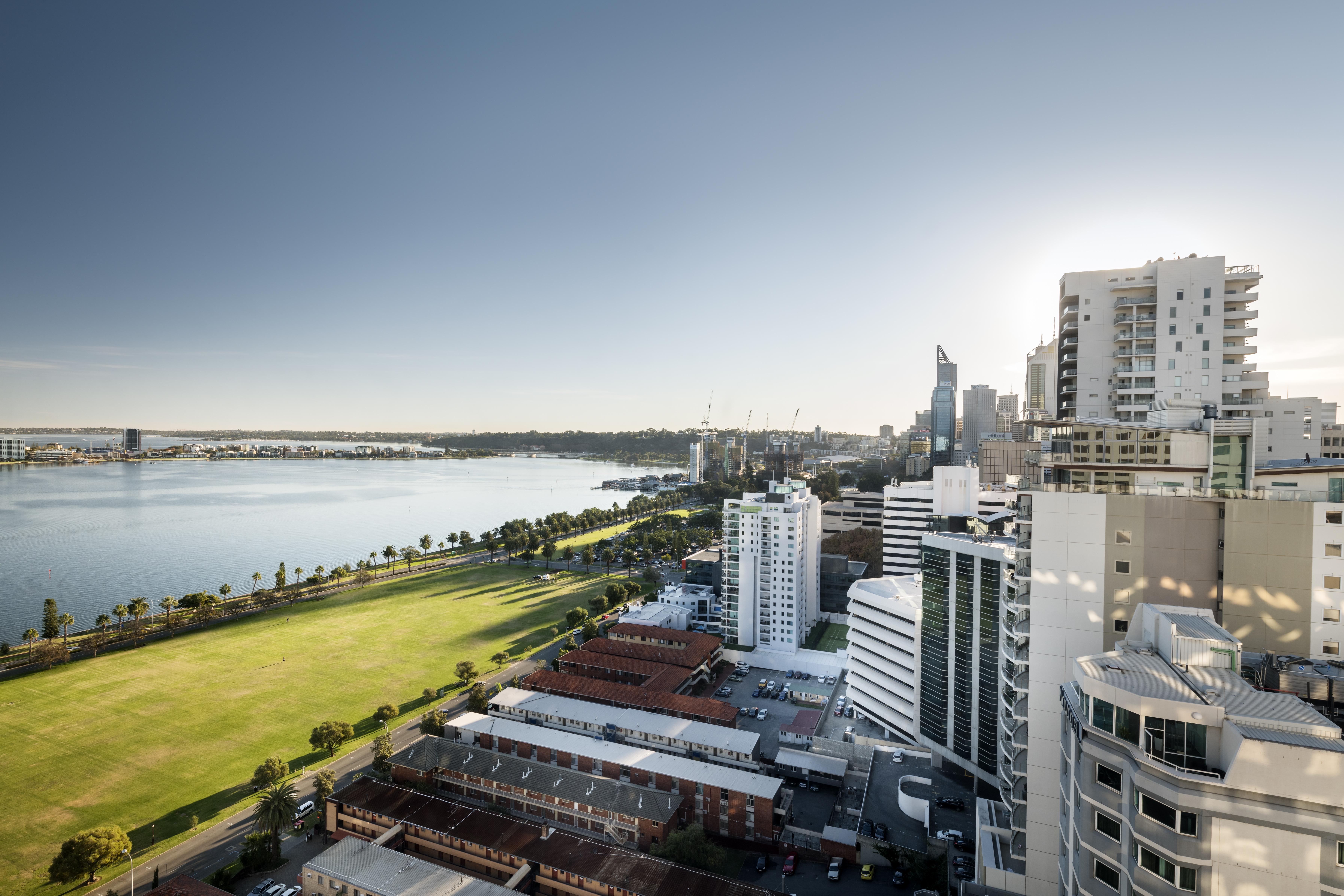 Hotel Pan Pacific Perth Extérieur photo View of the Perth skyline from the Crown Perth complex